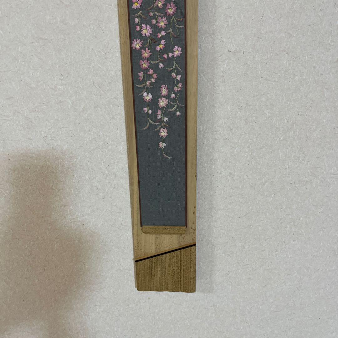 戸塚刺繍作品　短冊11枚と短冊掛け2つ