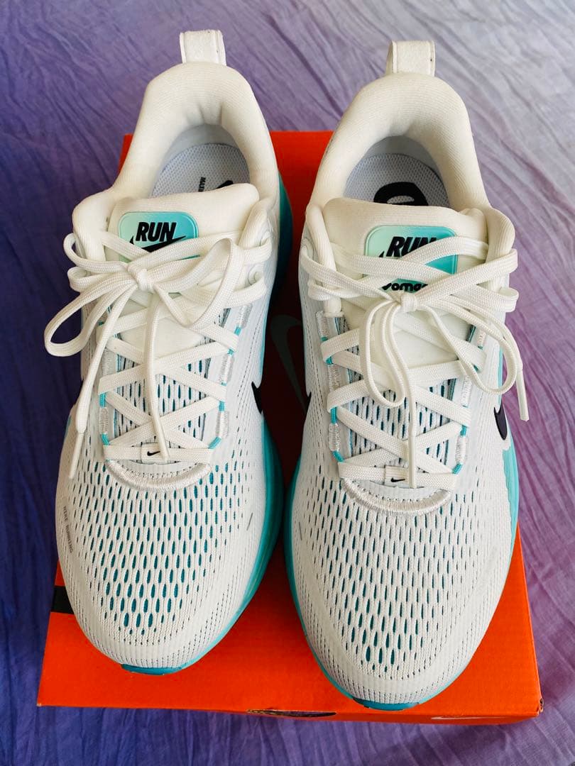 靴 NIKE zoom Vomero 18