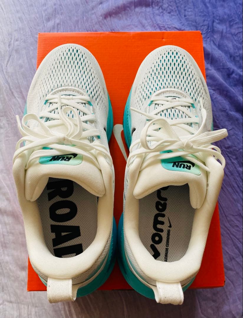 靴 NIKE zoom Vomero 18