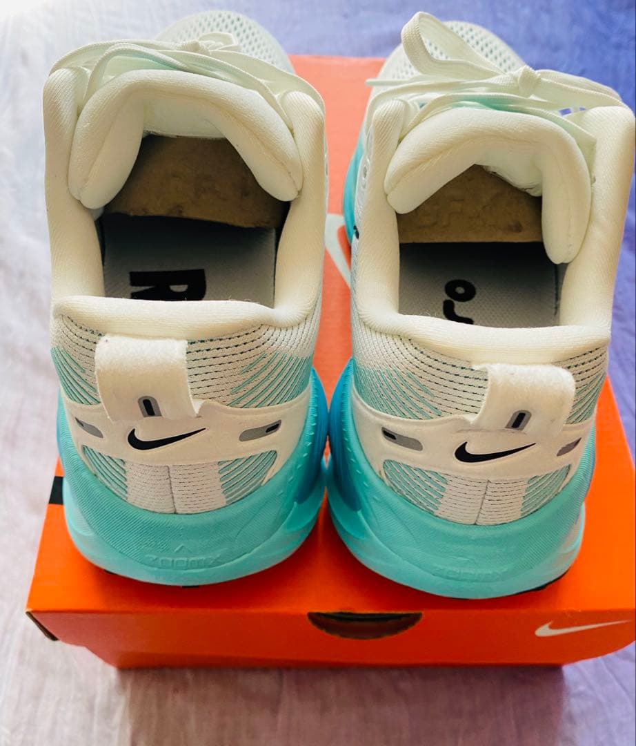 靴 NIKE zoom Vomero 18