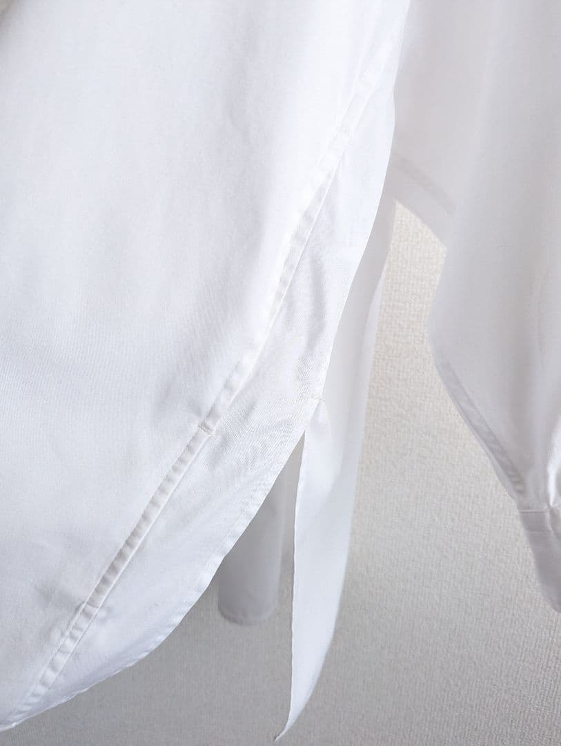 【良品】TICCA スタンドカラー　スキッパープルオーバー　ブラウス白