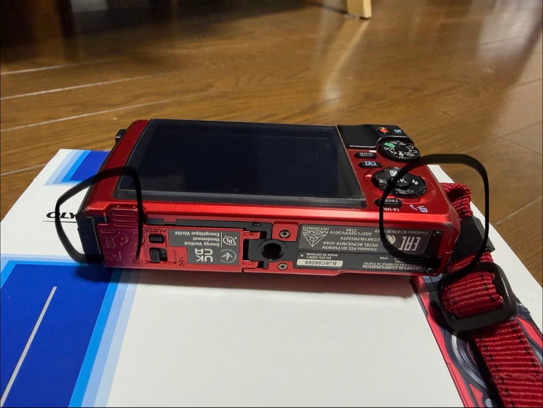 OLYMPUS Tough TG-6 レッド 本体と付属品　中古