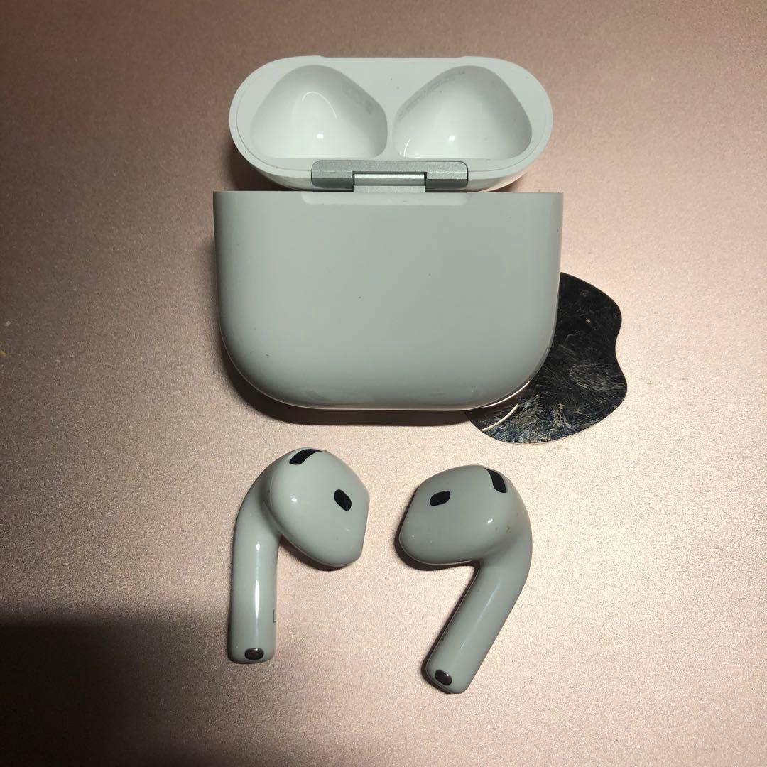 Apple AirPods 第4世代　アクティブノイズキャンセリングなし