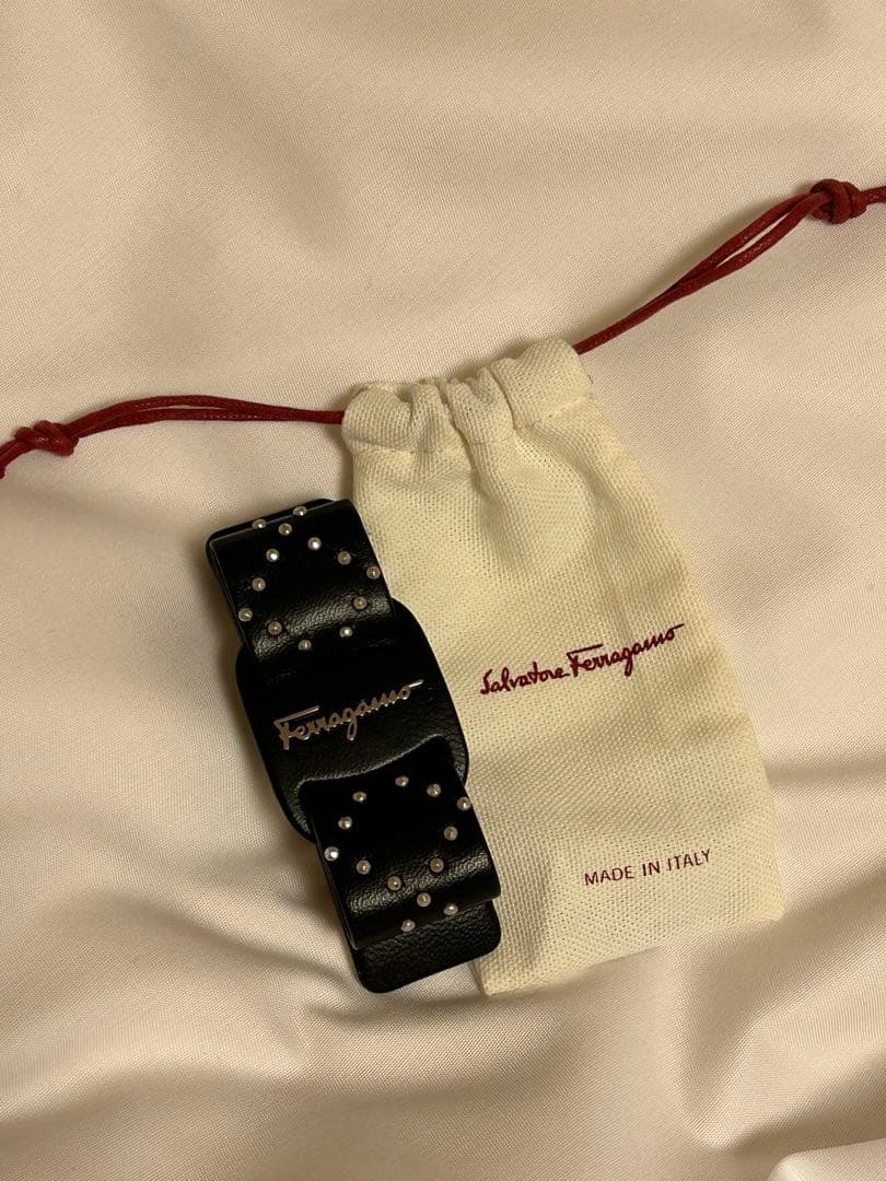 サルヴァトーレフェラガモ Ferragamo バレッタ スタッズ