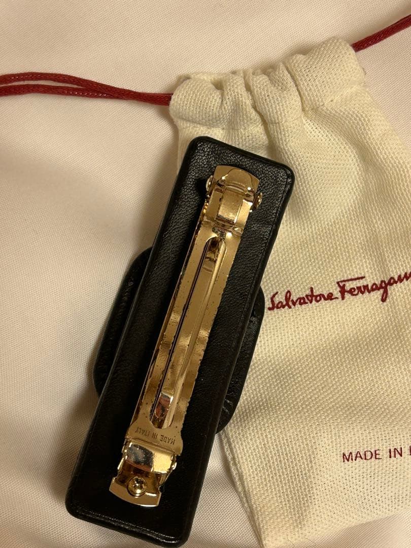 サルヴァトーレフェラガモ Ferragamo バレッタ スタッズ