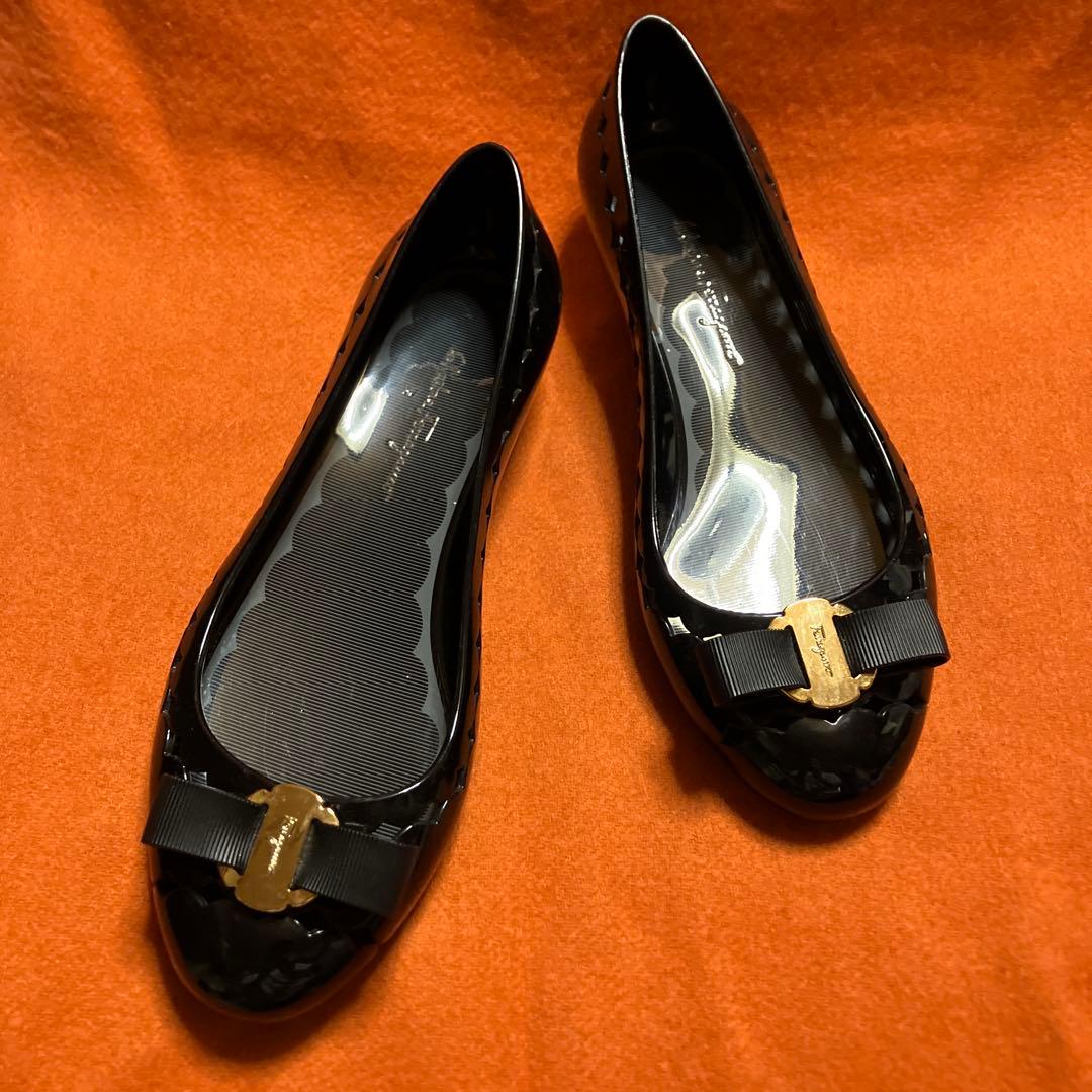 フェラガモ ラバーシューズ　リボン　ヴァラ