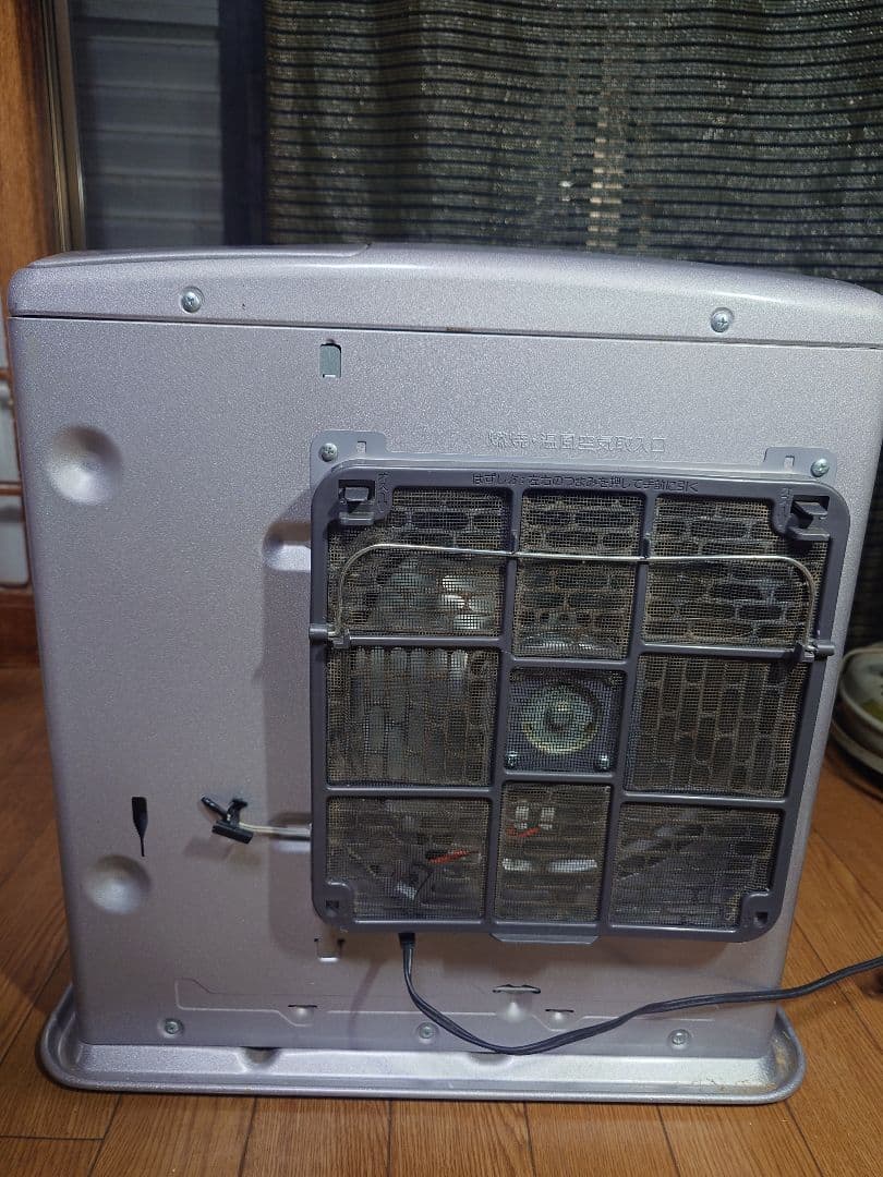 暖かいですダイニチ製石油ブルーヒーター。