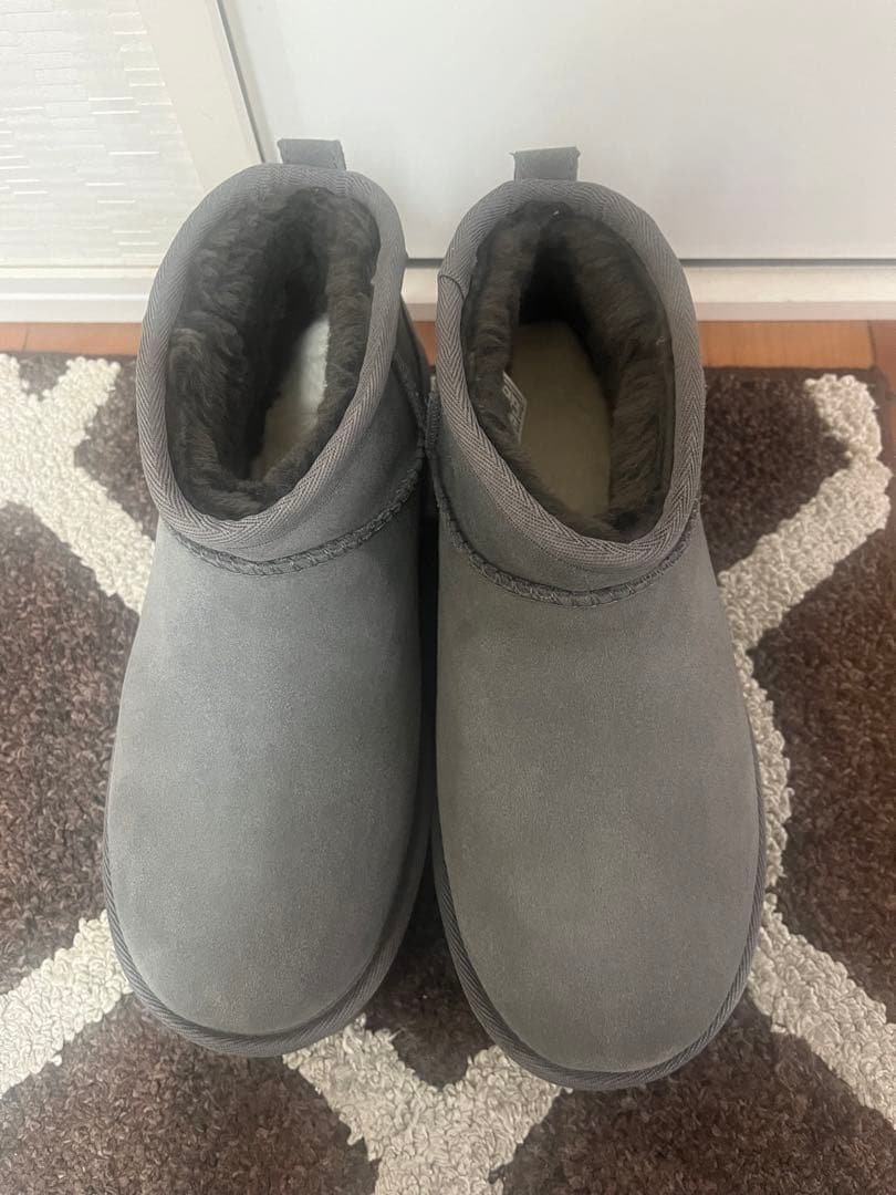 ＜UGG＞クラシック ウルトラミニプラットフォーム ブーツ