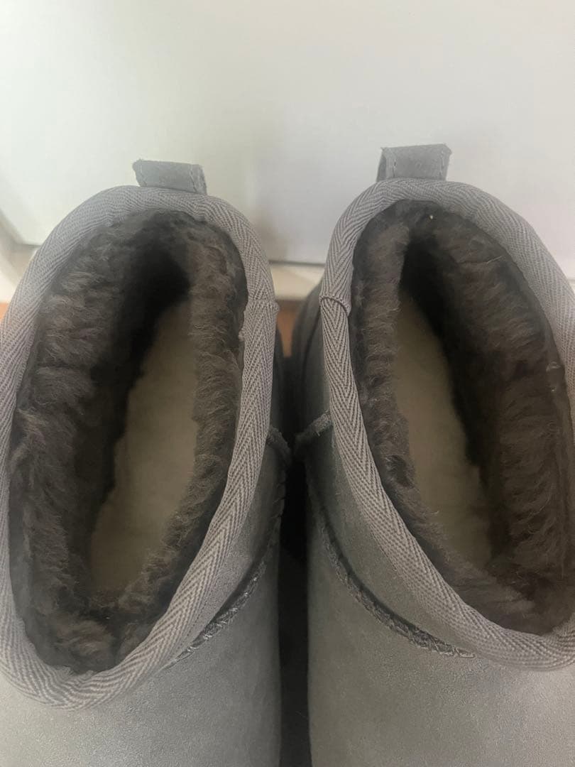 ＜UGG＞クラシック ウルトラミニプラットフォーム ブーツ