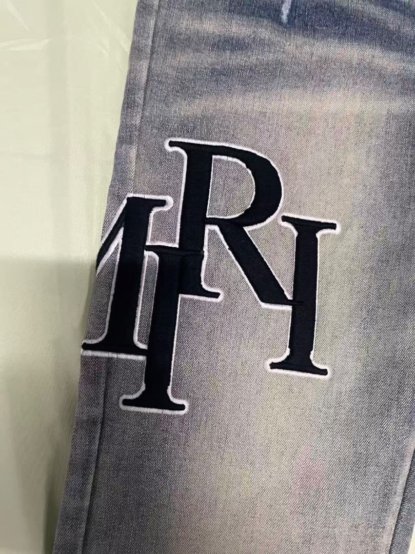 AMIRI スリムジーンズ プルーメンズ