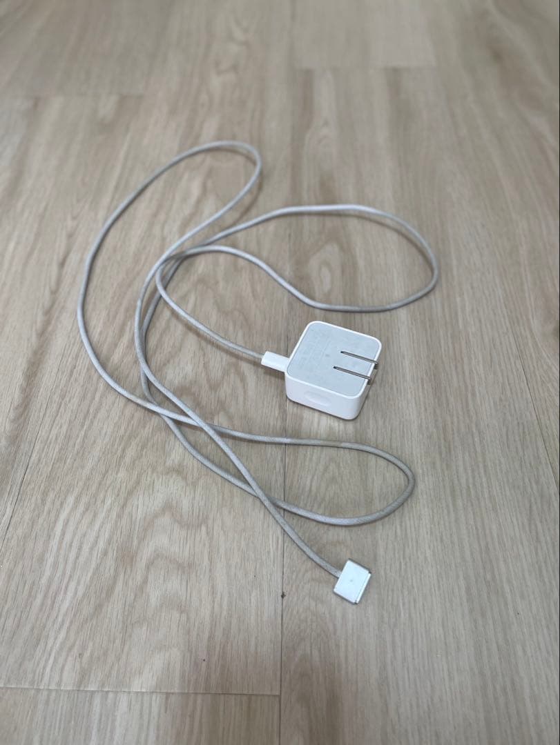 MacBookAir M2 【512GBにストレージＵP、人気シルバー色】