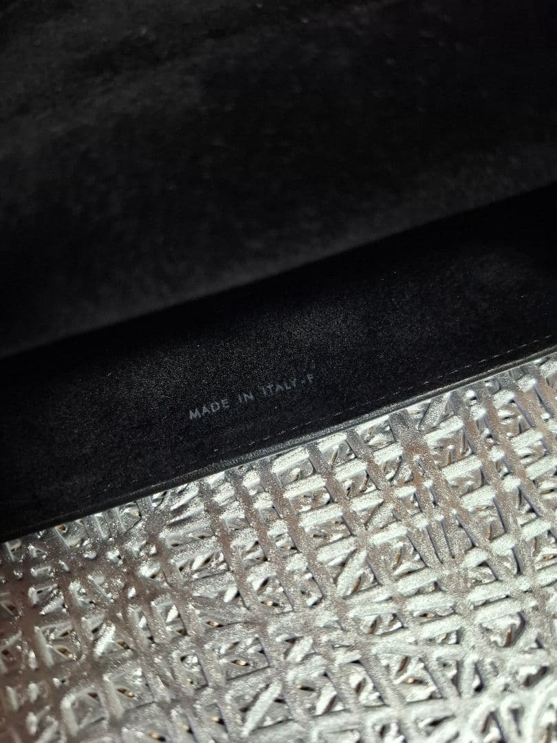 CHANEL 　ロゴマトラッセ　サングラスケース　斜め掛け