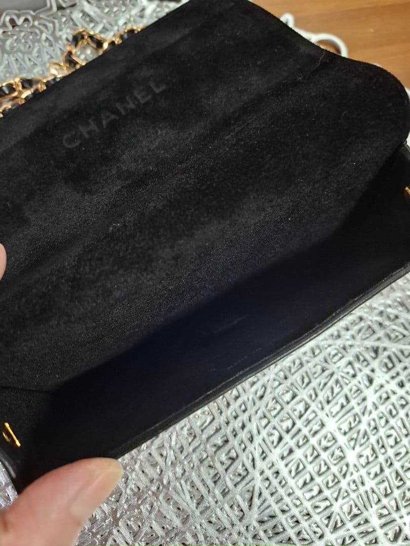 CHANEL 　ロゴマトラッセ　サングラスケース　斜め掛け