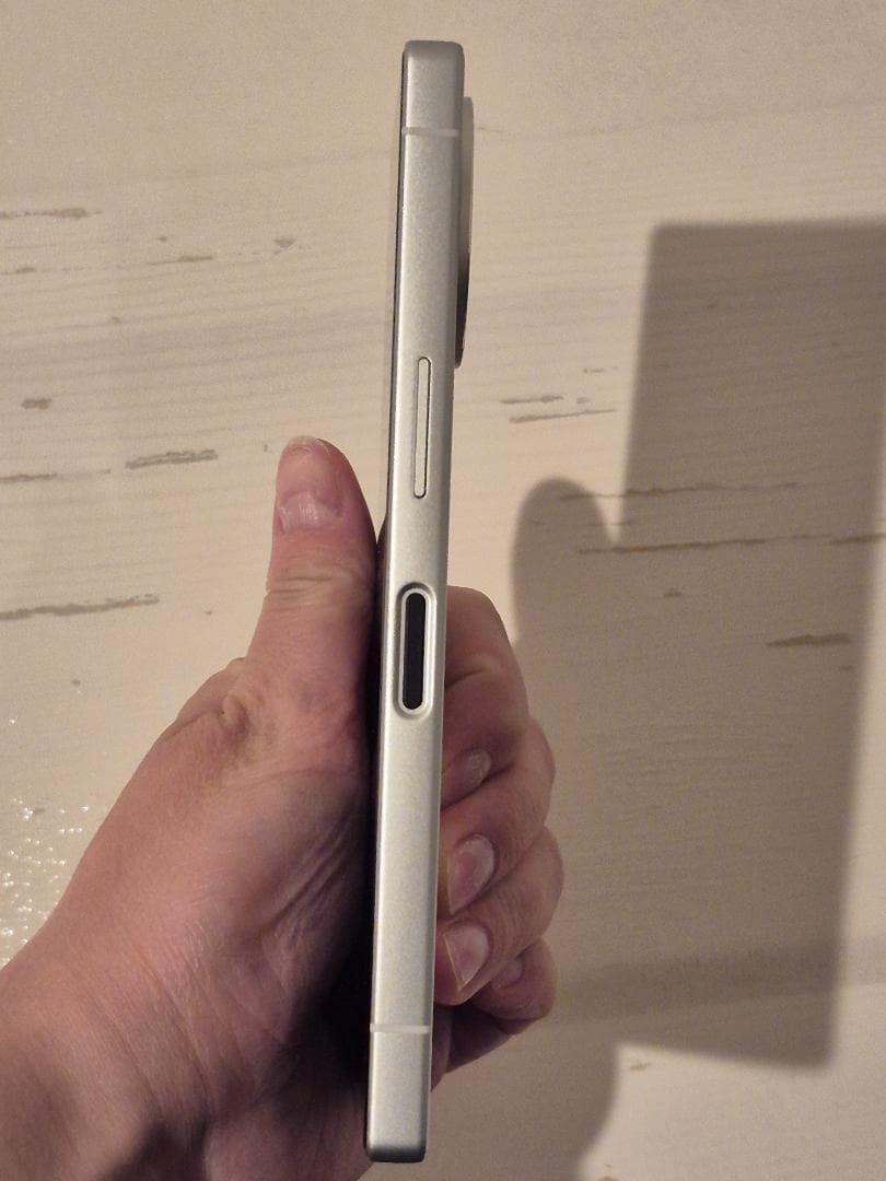 AQUOS R9 ホワイト 6.5型 12GB/256GB SIMフリー