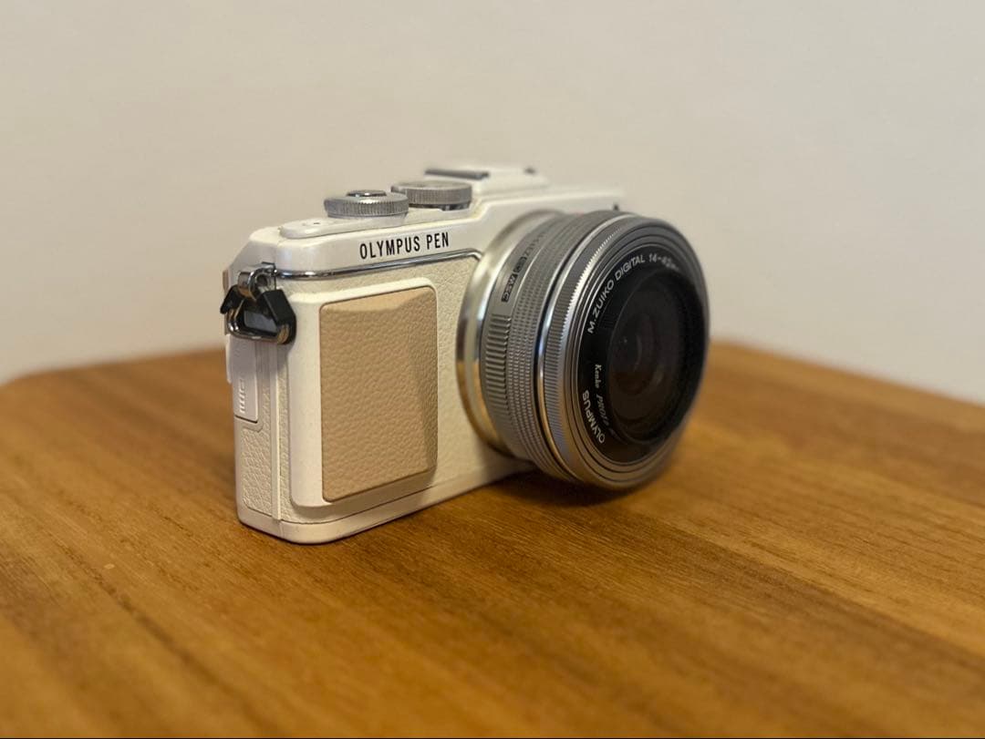OLYMPUS PEN E-PL7 ホワイト ダブルズームキットショット数265