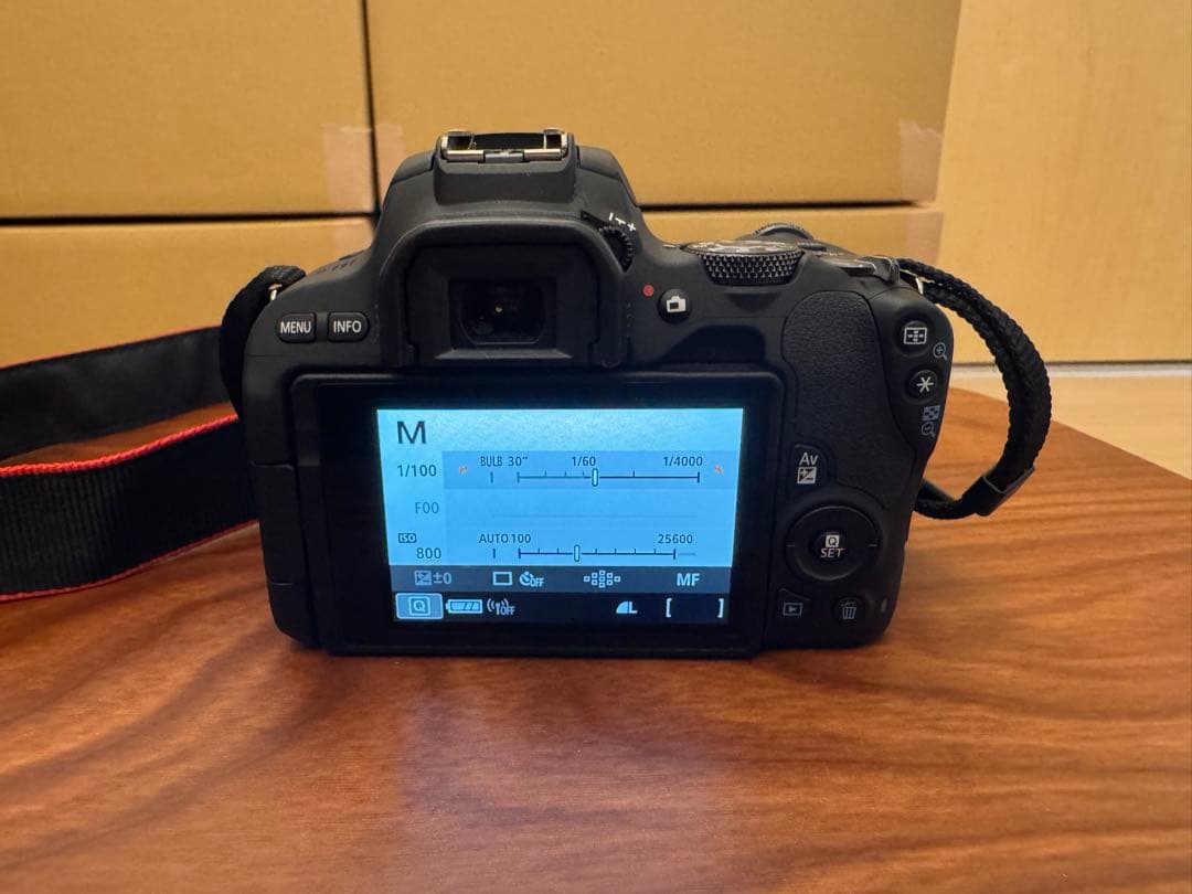 Canon EOS Kiss X9 ダブルズームキット（カメラバッグ付き）