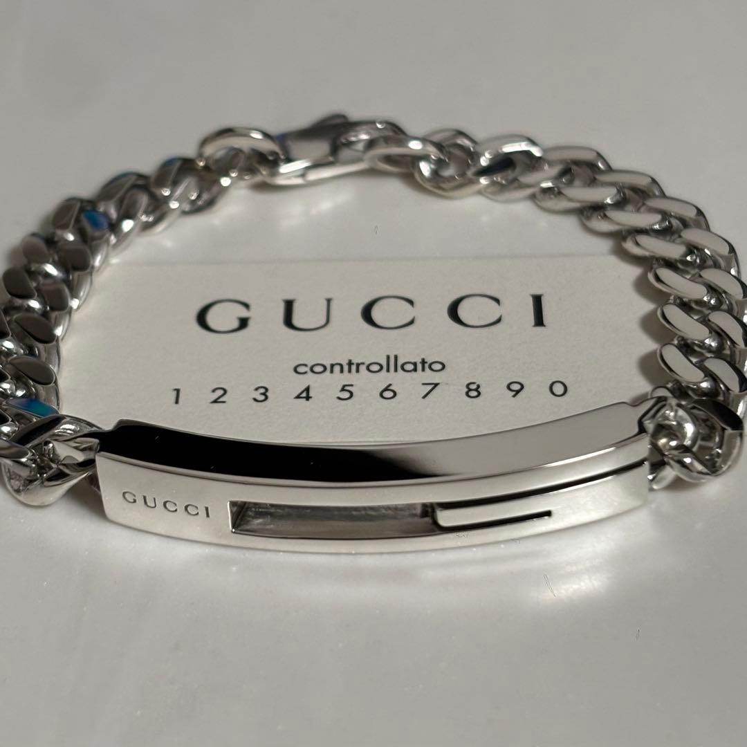 GUCCI 新品同様品　ラージタイプ　カットアウトGブレスレット　刻印18