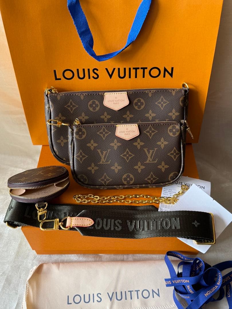 極美品 ミュルティポシェッ アクセソワール　モノグラム