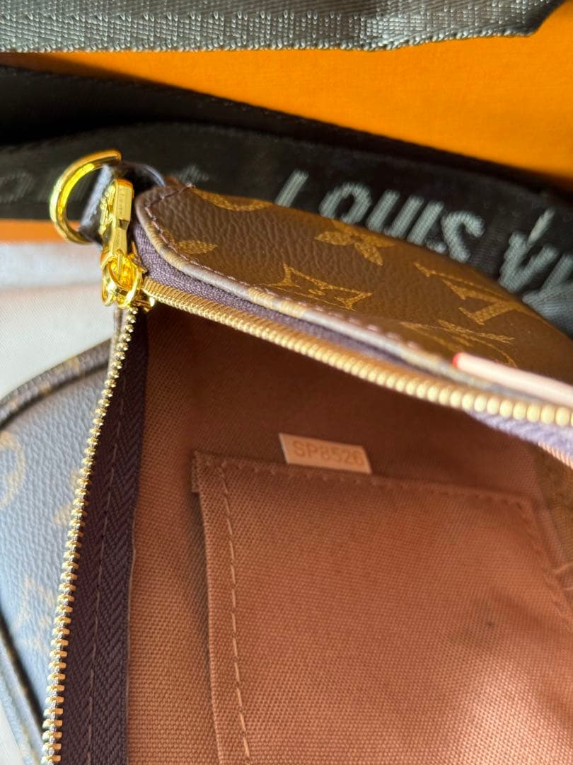 極美品 ミュルティポシェッ アクセソワール　モノグラム