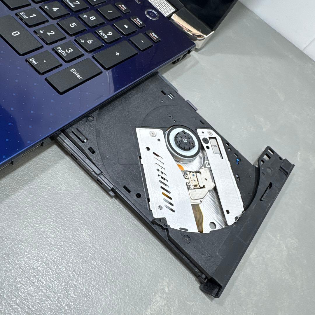 【極上】東芝スタイリッシュブル☘10世代i7☘️NVMe512メモリ16GB