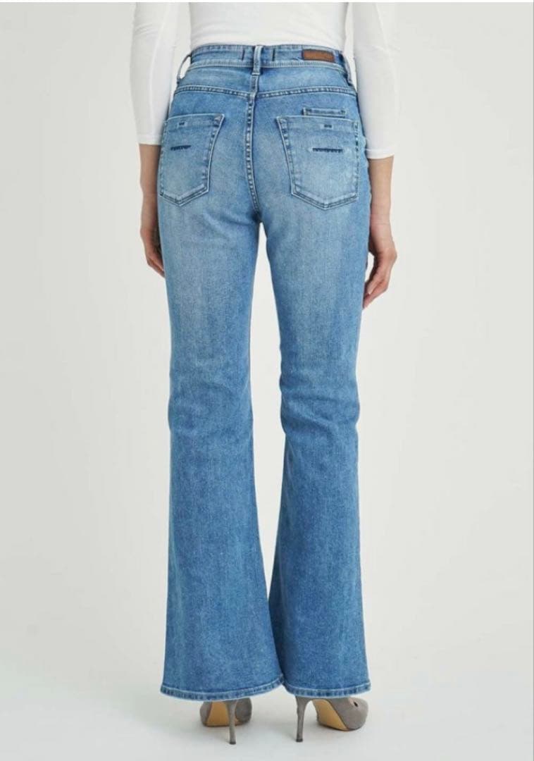 ヤヌーク　ブーツカット　サイズ24