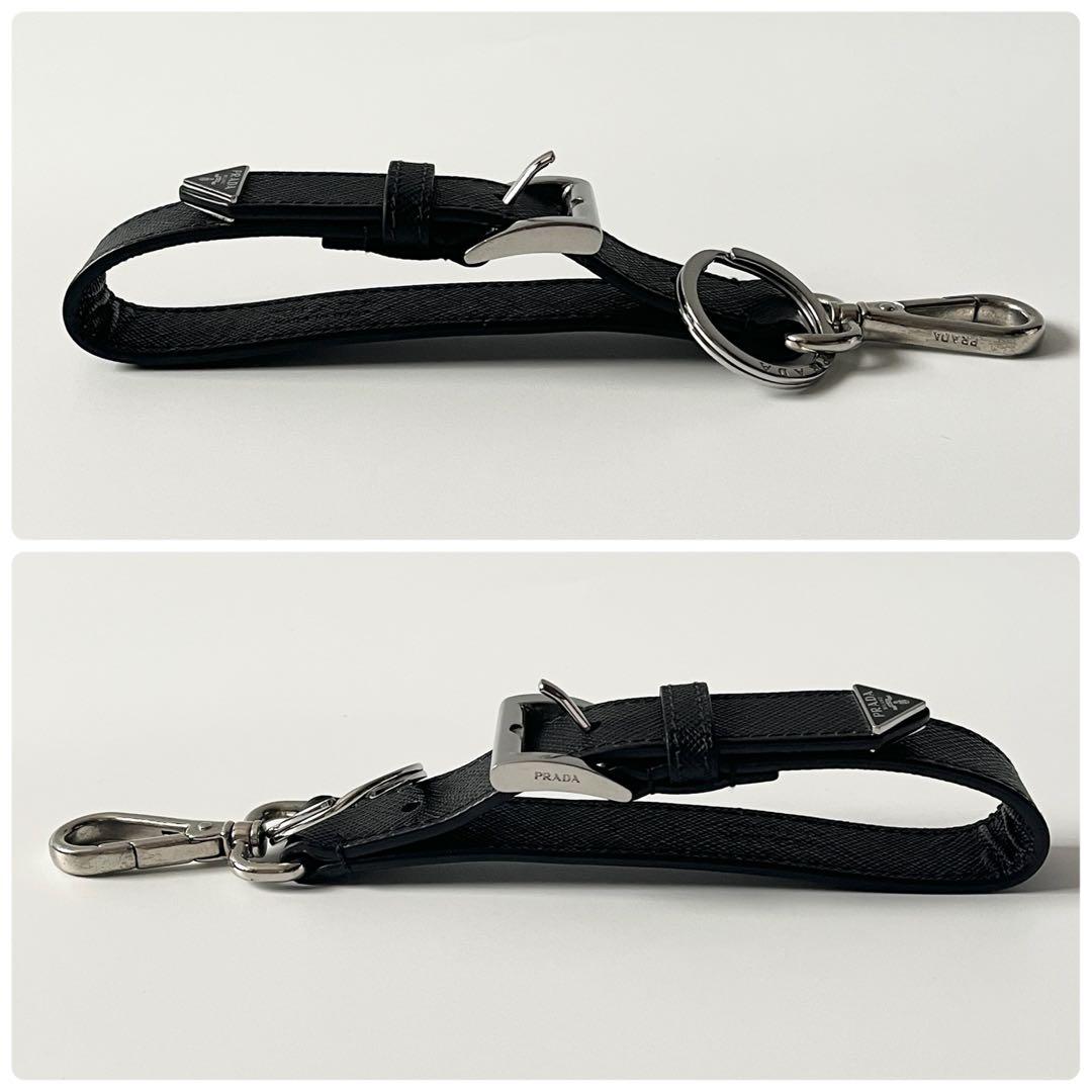 プラダ　トライアングルロゴ　キーホルダー　サフィアーノレザー　ブラック　チャーム