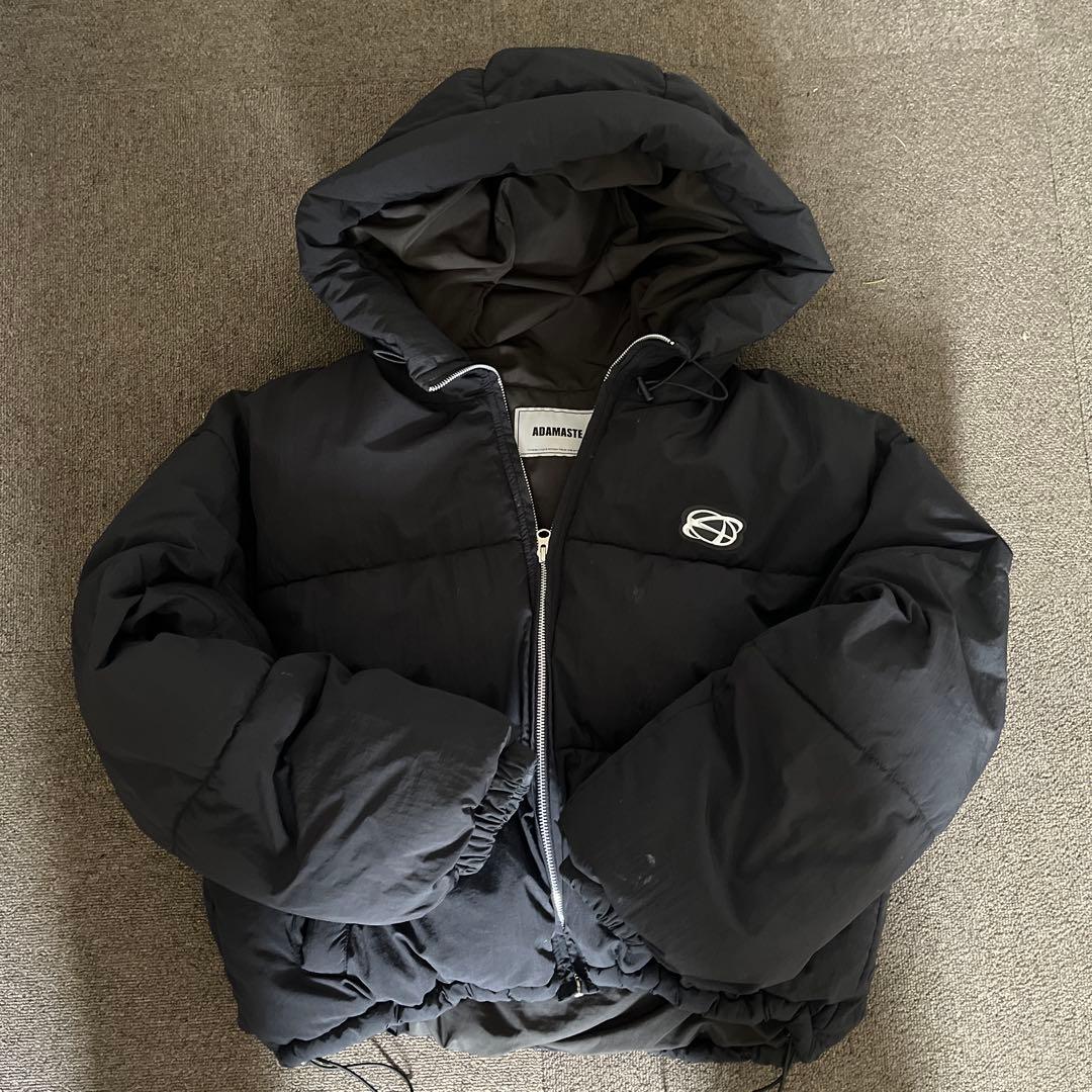ADAMASTE ブラック フード付きダウンジャケット