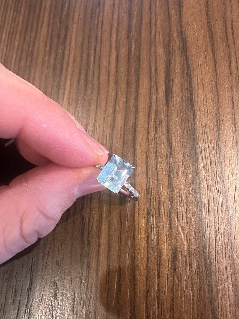 LKサロン　キャンマリ エメラルドカット リング