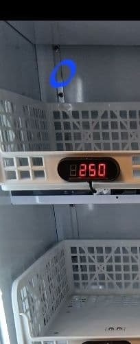 大型冷蔵庫。無人販売。スマリテ　SR426WSF 冷却冷蔵庫冷凍庫モニター付き