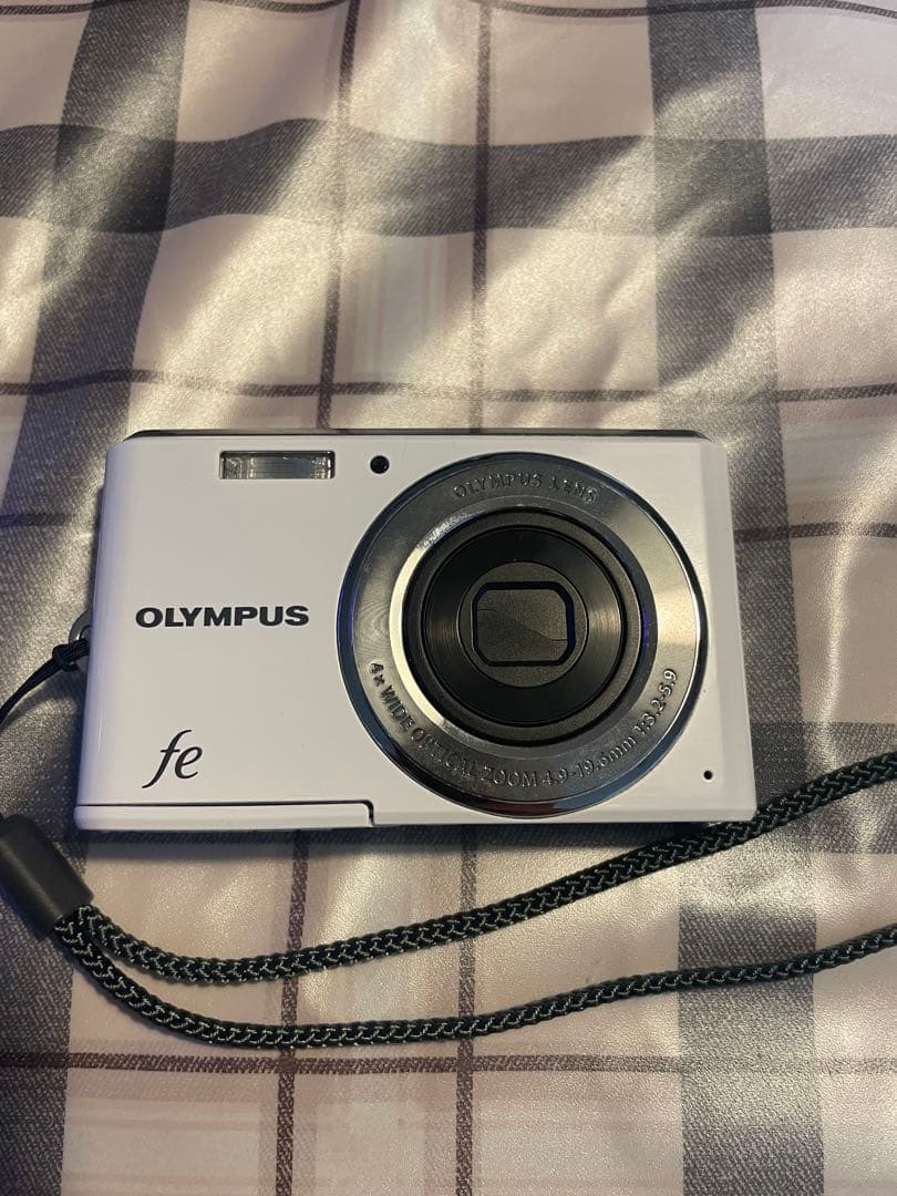 【美品】OLYMPUS FE-4050 ホワイト コンパクトデジタルカメラ