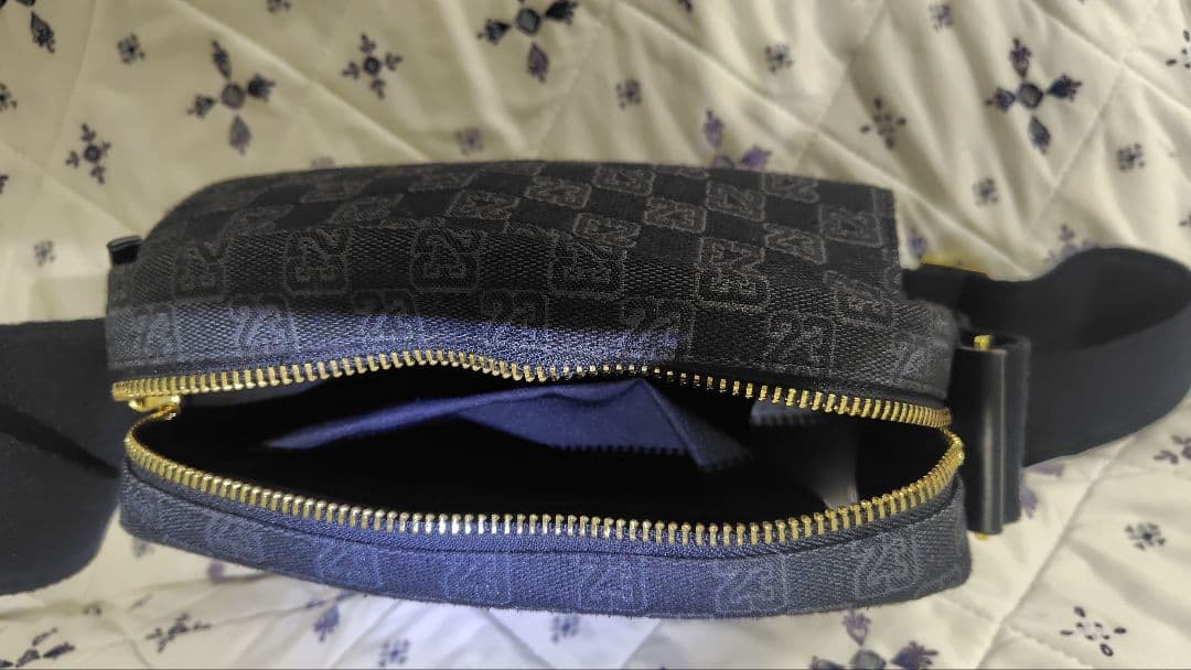 【ugosさん専用】Jordan ショルダーバッグ ブラック×ゴールド 23