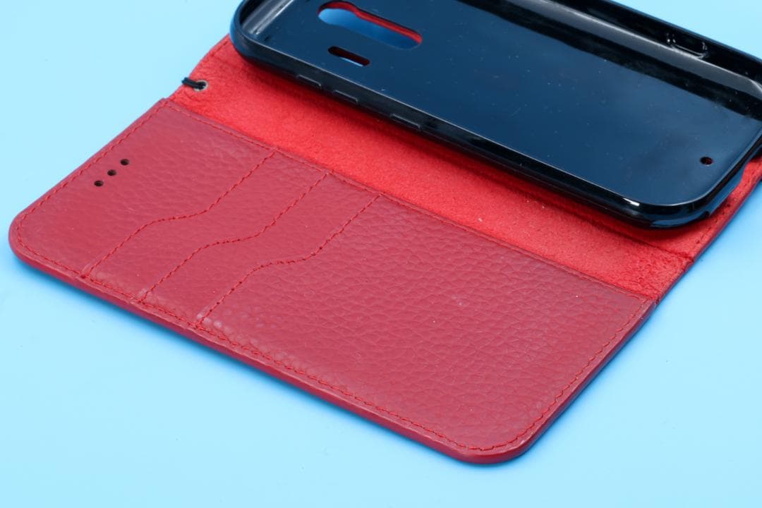 docomo　F-42A らくらくスマートフォン ホワイト　おまけつき