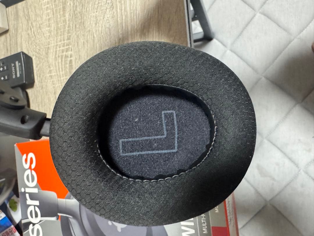 陥落SteelSeries Arctis Nova 5 Wireless