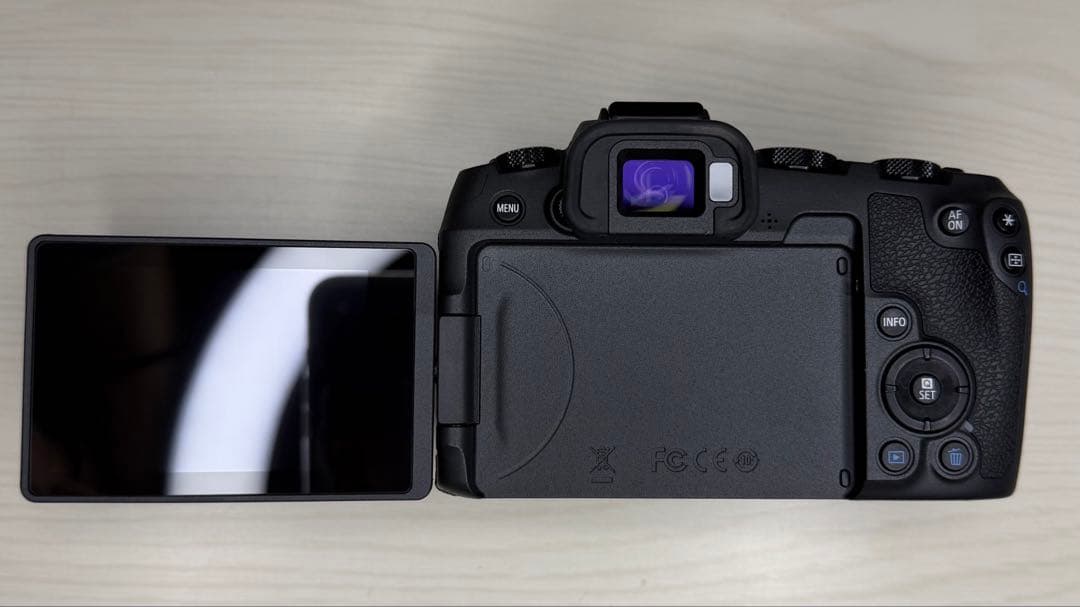 【超美品】 Canon EOS RP ミラーレス一眼 カメラ