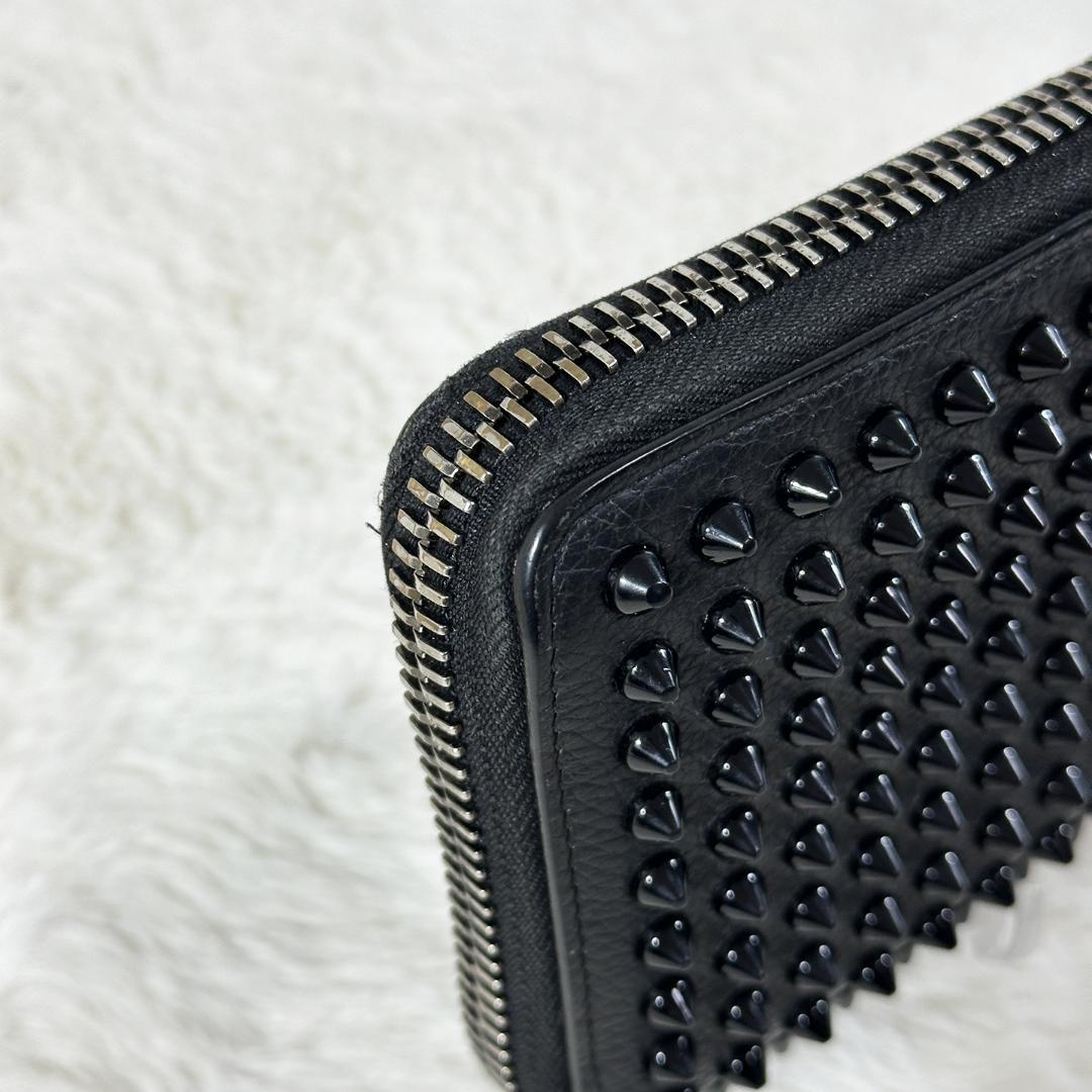 Christian Louboutin 長財布 ラウンドファスナー 黒 スタッズ