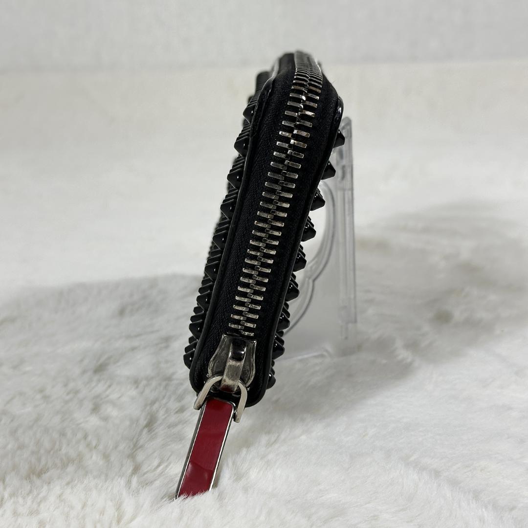 Christian Louboutin 長財布 ラウンドファスナー 黒 スタッズ