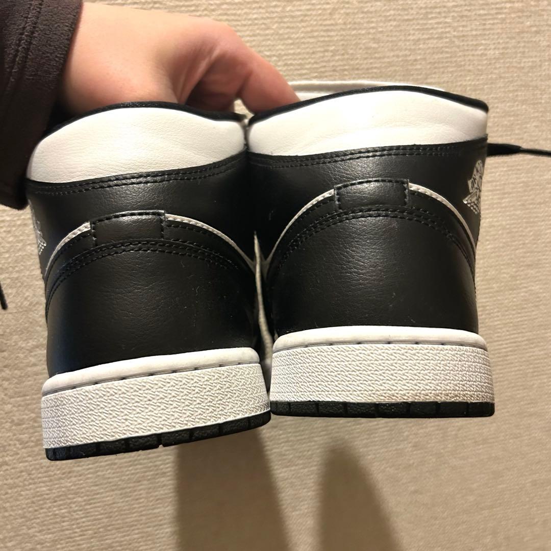 Air Jordan 1 MIDブラック/ホワイト ハイカットスニーカー