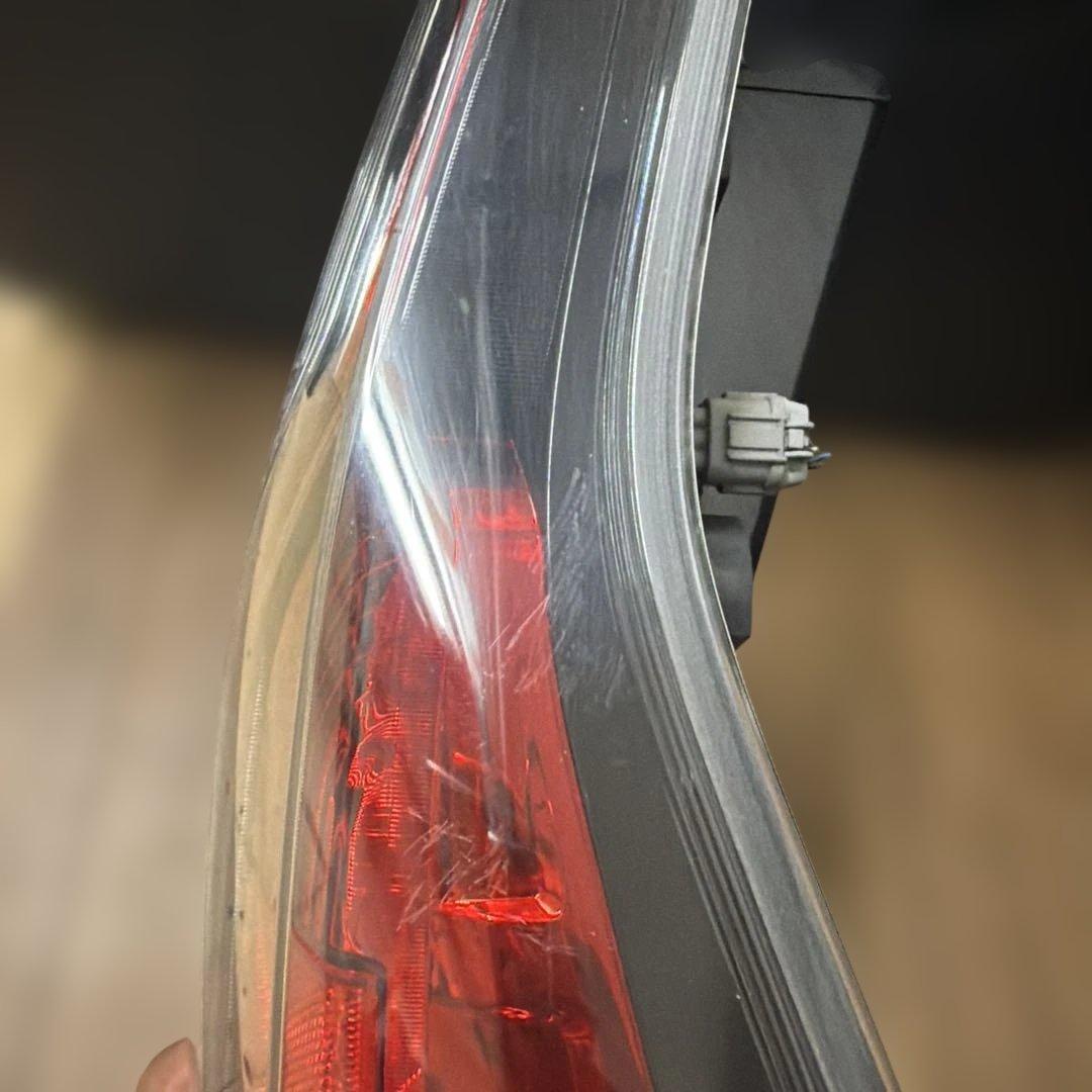 平成28年☆DBA-C27 日産 セレナ 右 テールランプ