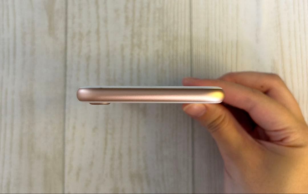 iphone 8 64GB ゴールド(ピンクがかっている)SIMロックあり