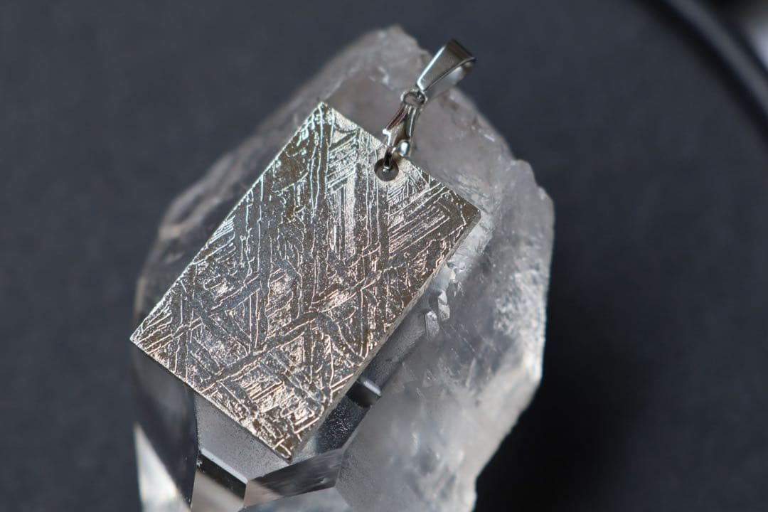 宇宙からの贈り物　アイアンメテオライト　ペンダントトップ隕石