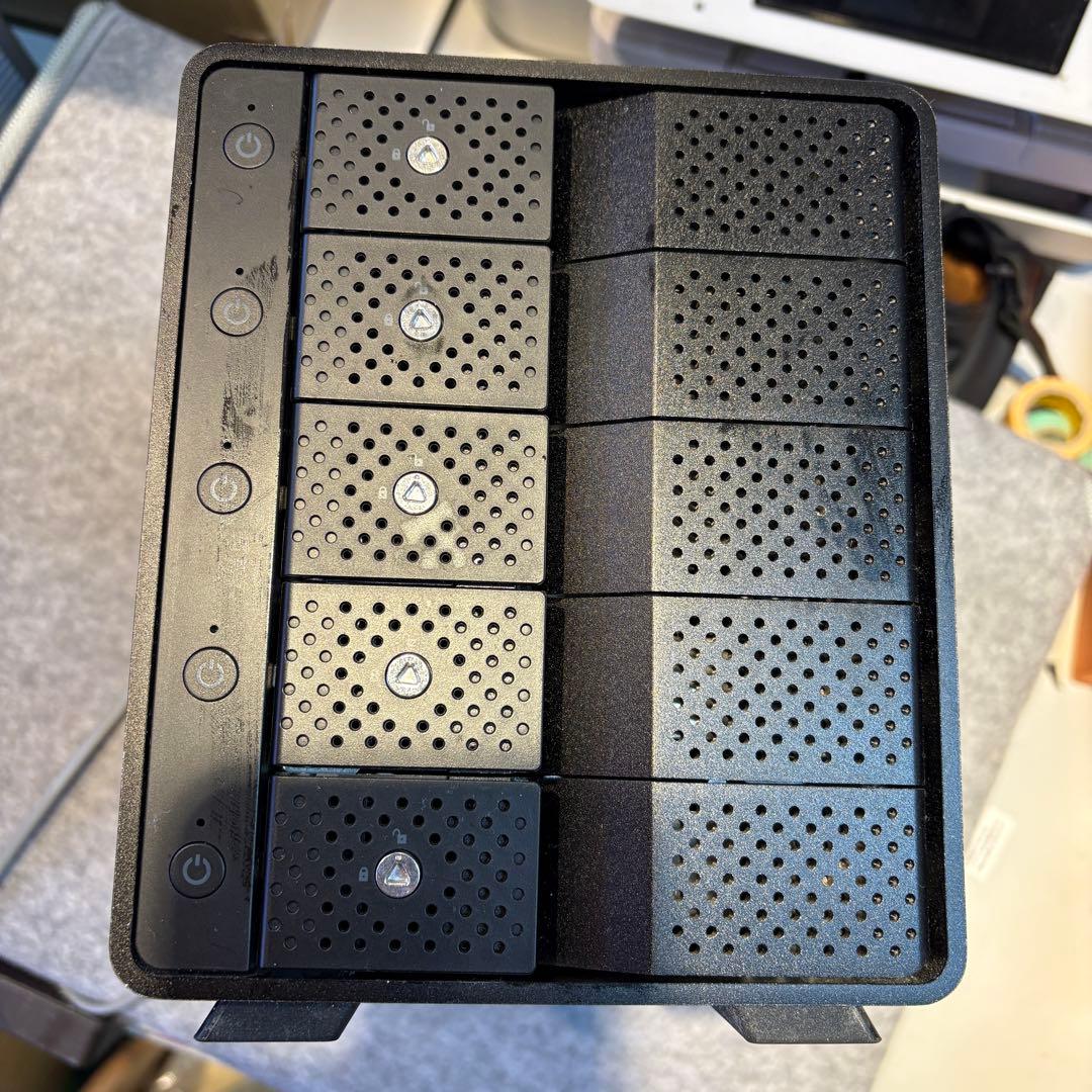 裸族のカプセルマンション 5Bay センチュリー独立電源スイッチ HDDケース