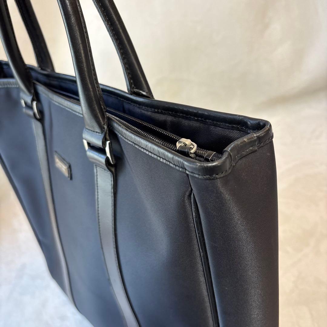 大容量 バーバリーブラックレーベル ロゴプレート トートバッグ レザー バケツ