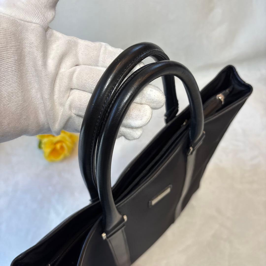 大容量 バーバリーブラックレーベル ロゴプレート トートバッグ レザー バケツ