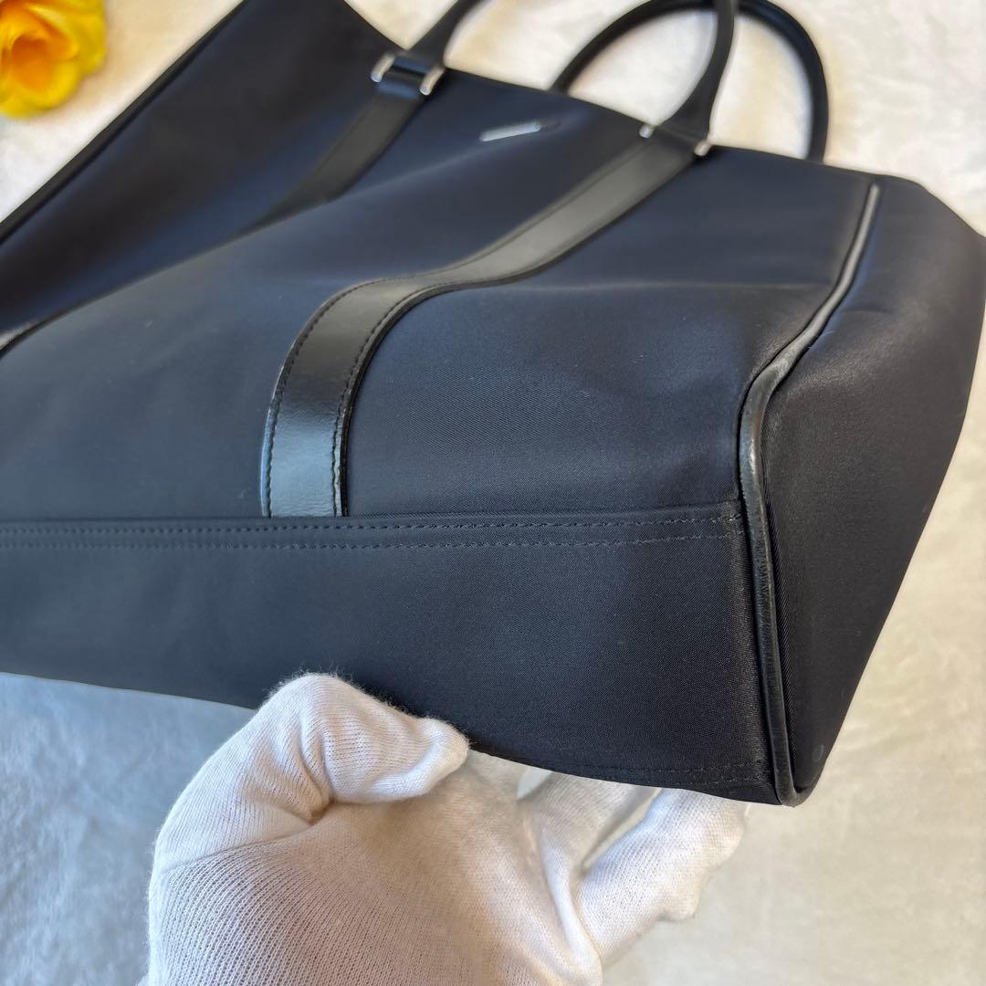 大容量 バーバリーブラックレーベル ロゴプレート トートバッグ レザー バケツ