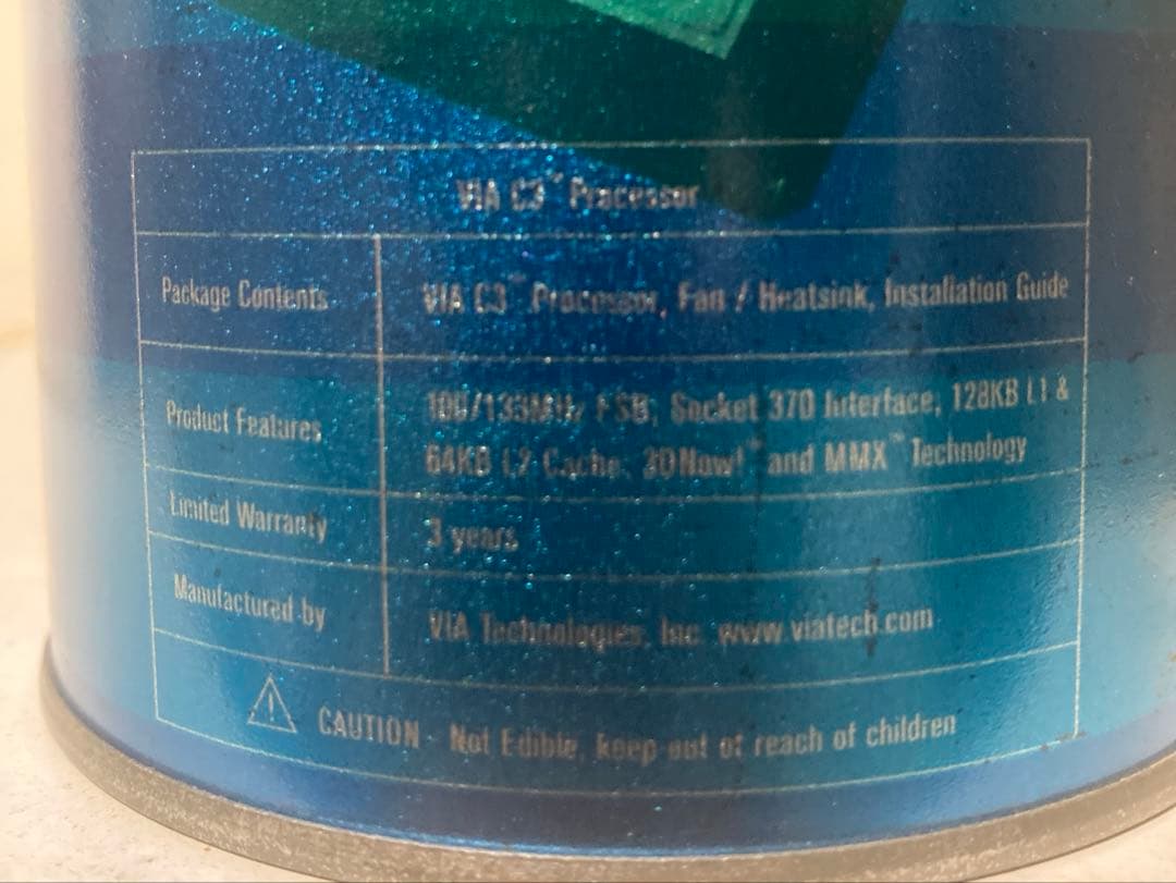 レア珍品！VIA C3 800MHzプロセッサ + クーラー 缶ケース付き