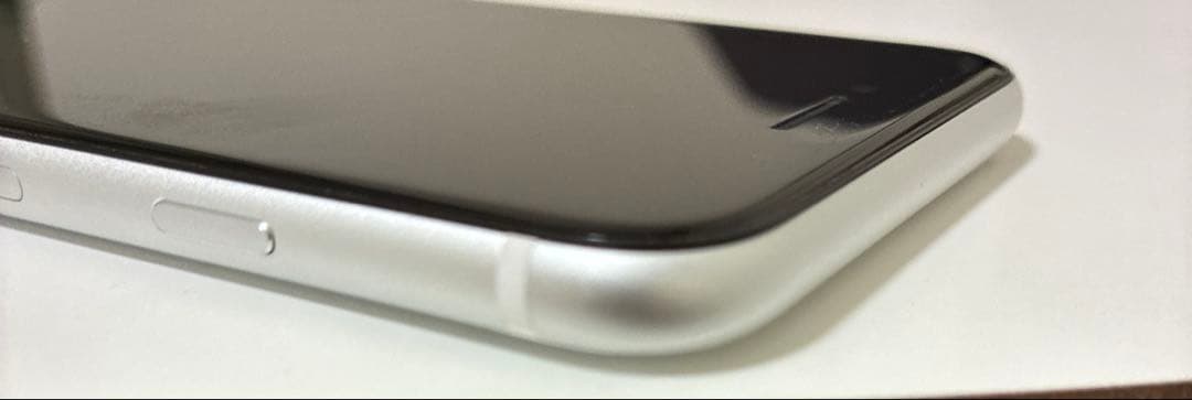 iPhone SE 第2世代(バッテリー最大容量73%)