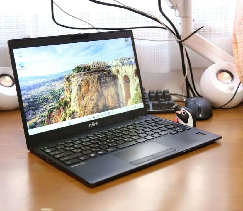 FUJITSU U9310/E 第10世代 core i5 256GB 02