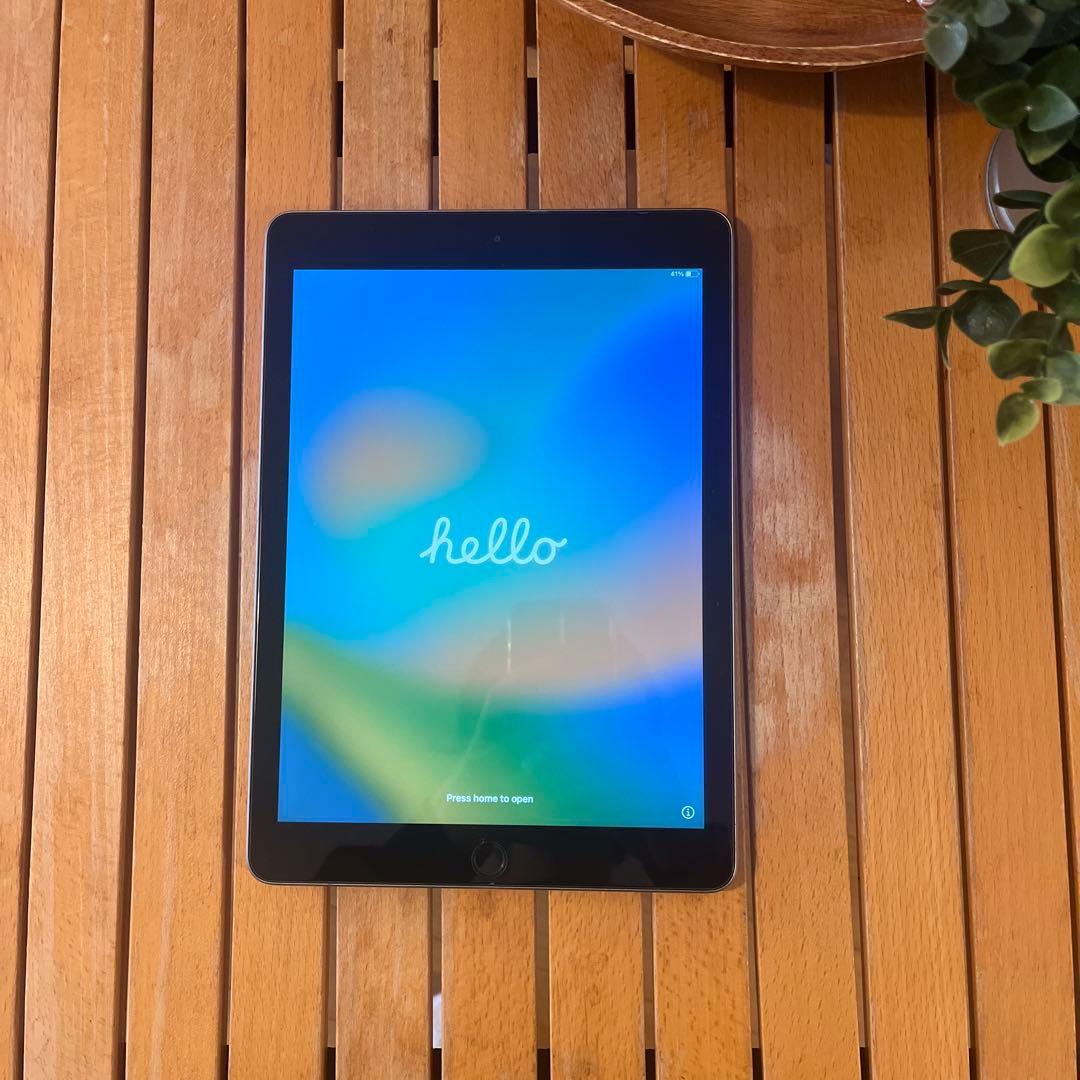 Apple iPad 第5世代　128GB