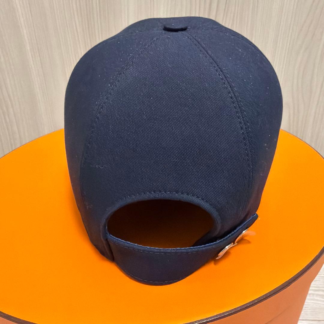 エルメスの2025年秋冬新作ネイビーのセレナ・Hエレクトリックキャップ59サイズ