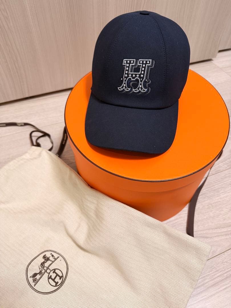 エルメスの2025年秋冬新作ネイビーのセレナ・Hエレクトリックキャップ59サイズ